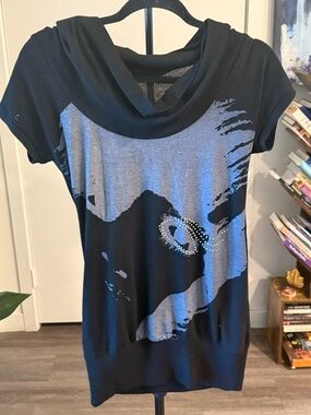 Tiara Black and Gray Draped Short Sleeve Graphic Top